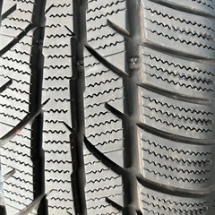 タイヤ 195/65R15 　４本セットスタッドレス　　ホイール
PCD114.3  5穴の画像