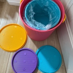 蓋つきバケツの画像