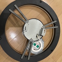 蛍光灯のようは色味の天井ライト(明るい)の画像