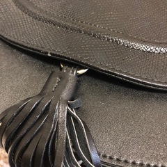 タッセル付きショルダーバッグ　黒の画像