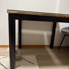 ガラス天板テーブル
の画像