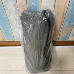 UNIQLO ユニクロ パデッドブランケット オリーブ グリーンの画像