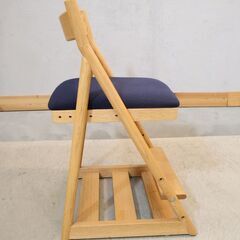 ACTUS(アクタス)の飛騨高山の技術で作られたT-KIDS(ティーキッズ)チェアです。ナチュラルでシンプルなデザインの学習椅子。座面の高さが調節可能なのでダイニングのキッズチェアとしても♪日進木工の画像