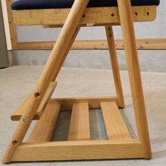 ACTUS(アクタス)の飛騨高山の技術で作られたT-KIDS(ティーキッズ)チェアです。ナチュラルでシンプルなデザインの学習椅子。座面の高さが調節可能なのでダイニングのキッズチェアとしても♪日進木工の画像