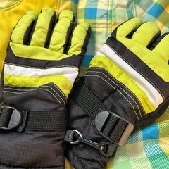 スキーウェア120と手袋　usedの画像