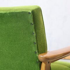 人気のカリモク60よりモケットグリーン Kチェアー 2シーターです！北欧スタイルのレトロなデザインが魅力のコンパクトな2人掛けソファー♪カフェスタイルやヴィンテージテイストにおススメ♪の画像