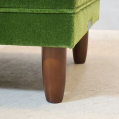 人気のカリモク60よりモケットグリーンのオットマンです！北欧スタイルのレトロなデザインはスツールとしても。おしゃれなkarimoku60のプロダクトをインテリアのアクセントに♪の画像