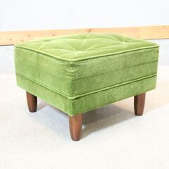 人気のカリモク60よりモケットグリーンのオットマンです！北欧スタイルのレトロなデザインはスツールとしても。おしゃれなkarimoku60のプロダクトをインテリアのアクセントに♪の画像