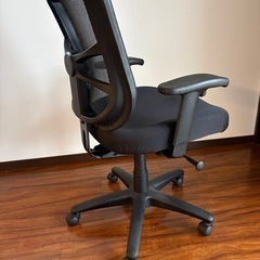 アジャスター付きオフィスチェアの画像