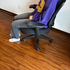 アジャスター付きオフィスチェアの画像