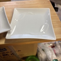 白お皿の画像