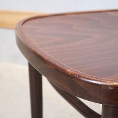 TON(トン)のベントウッドチェア 2脚セットです。バナナのようにカーブした背もたれが特徴のレストランやカフェでも活躍するサイドチェアー。ナチュラルモダンな北欧スタイルにおススメのダイニングチェア♪の画像