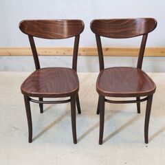 TON(トン)のベントウッドチェア 2脚セットです。バナナのようにカーブした背もたれが特徴のレストランやカフェでも活躍するサイドチェアー。ナチュラルモダンな北欧スタイルにおススメのダイニングチェア♪の画像