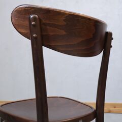 TON(トン)のベントウッドチェア 2脚セットです。バナナのようにカーブした背もたれが特徴のレストランやカフェでも活躍するサイドチェアー。ナチュラルモダンな北欧スタイルにおススメのダイニングチェア♪の画像