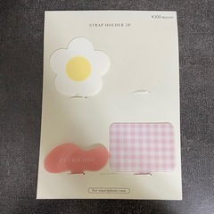 スリーコインズ　スリコ　3COINS ストラップホルダー スマホの画像