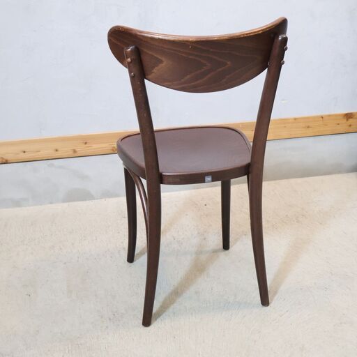 TON(トン)のベントウッドチェアです。バナナのようにカーブした 