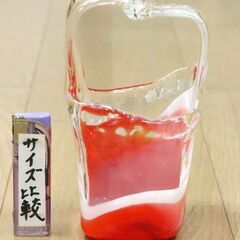 花瓶？　ガラス　赤×白　横9㎝、縦8㎝、高さ15㎝　インテリア　未使用の画像