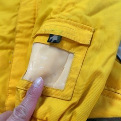 スキーウェア100＋手袋②個＋ゴーグルの画像