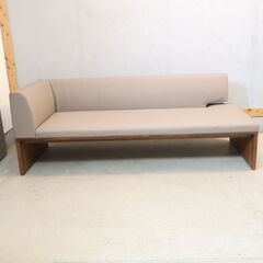 karimoku(カリモク家具)のCU5899 3人掛けソファです。ウォールナット材がアクセントになるナチュラルモダンな3Pソファ。リビングダイニングをゆったりとした快適な空間に♪の画像