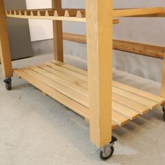 THE CONRAN SHOP(コンランショップ )で取り扱われていたキッチンワゴンです。カウンターテーブルとしても使えるキャスター付きのラック。作業用にも便利な大きいステンレストップの天板が魅力♪の画像