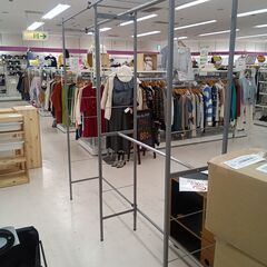 リユースのサカイ栃木店★ジモティ割あり★  衣類ラック グレー W～197.5×D40×H200 クリーニング済み TC12061の画像
