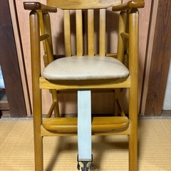 木製ベビーチェアの画像