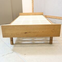 unico(ウニコ)より木の表情を生かしたカジュアルな印象のADDAY(アディ)シリーズのオーク材 シングルベッドフレームです。広いヘッドボードが魅力のベッドフレームは寝室を上質なやすらぎ空間に。の画像