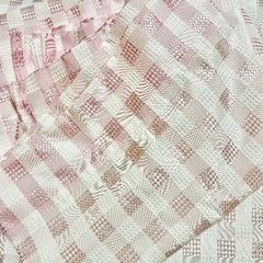 ピンクブロックカーテンの画像