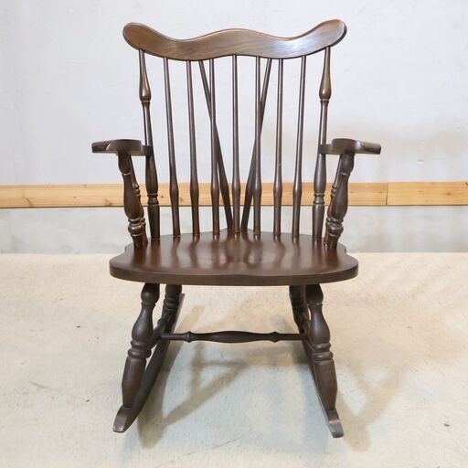 KASHIWA(柏木工)のヴィンテージ ロッキングチェアです。アンティーク調