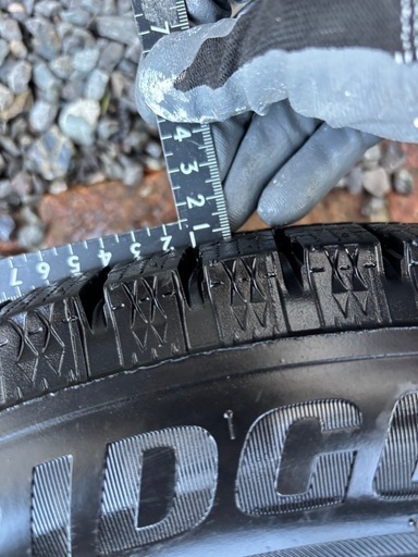 スタッドレス　ブリザック　VRX2 デミオ、ノートなど　185/65r15 ホイール付き