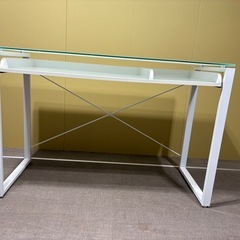 ガラス天板デスクの画像