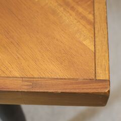 人気のFrancfranc(フランフラン)のレッタ ダイニングテーブルW1600です。アカシア材を使ったヘリンボーン柄とスチールの脚がモダンな印象の4人用食卓。 ブルックリンスタイルにもおすすめ！の画像