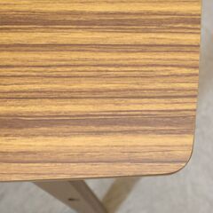 人気のkarimoku60(カリモク60) リビングテーブル(小)です。レトロでスッキリしたデザインは圧迫感を感じさせないコーヒーテーブル。男前インテリアや北欧スタイルにもおススメです。の画像