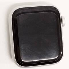 Apple Watch SE 第1世代/GPS/40mm/A2351/シルバー〈MKQ93J/A〉の画像