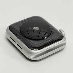 Apple Watch SE 第1世代/GPS/40mm/A2351/シルバー〈MKQ93J/A〉の画像