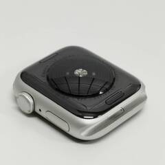 Apple Watch SE 第1世代/GPS/40mm/A2351/シルバー〈MKQ93J/A〉の画像