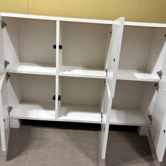 ホワイトキャビネットの画像