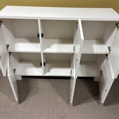 ホワイトキャビネットの画像