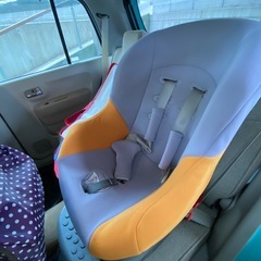 チャイルドシート　回転するタイプ　の画像