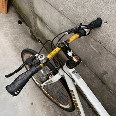 HUMMER ハマー クロスバイク 700×32C ホワイト×ゴールド ジャンクの画像