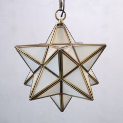 DI CLASSE(ディクラッセ)Etoile(エトワール)ペンダントライトです。真鍮製の星形のシェードから放たれる光が、空間を神秘的に照らしてくれます。リビングやダイニング、寝室にも最適です♪の画像
