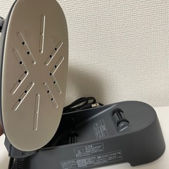 TOSHIBA  コードレス衣類スチーマーの画像