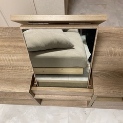 【無料】鏡付きテーブルの画像