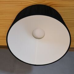 yamagiwa(ヤマギワ)BAUM(バウム) シーリングライトです。ランダムプリーツのシェードが優雅な印象の天井照明は北欧スタイルやモダンな空間にオススメ。リビングやダイニング、寝室などに。の画像