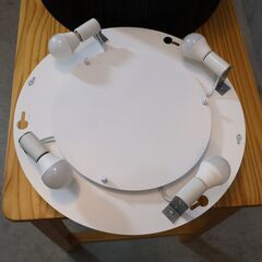 yamagiwa(ヤマギワ)BAUM(バウム) シーリングライトです。ランダムプリーツのシェードが優雅な印象の天井照明は北欧スタイルやモダンな空間にオススメ。リビングやダイニング、寝室などに。の画像