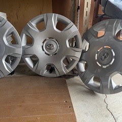 200系　ハイエースバン　ホイールキャップ4本　新品　純正 　　の画像