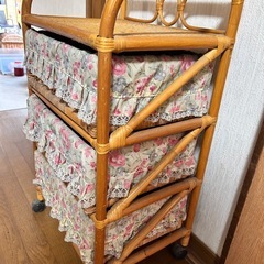 籐の3段ボックスの画像