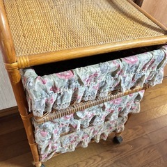 籐の3段ボックスの画像