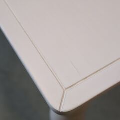 人気のFrancfranc(フランフラン)のARPA(アルパ)ダイニングテーブル/ホワイトです！大人の女性にぴったりなフェミニンデザインの4人用食卓です。2人暮らしのお部屋にもおススメです♪の画像