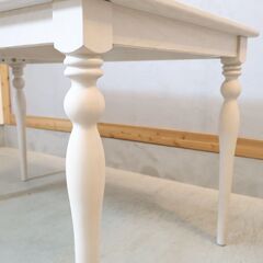 人気のFrancfranc(フランフラン)のARPA(アルパ)ダイニングテーブル/ホワイトです！大人の女性にぴったりなフェミニンデザインの4人用食卓です。2人暮らしのお部屋にもおススメです♪の画像